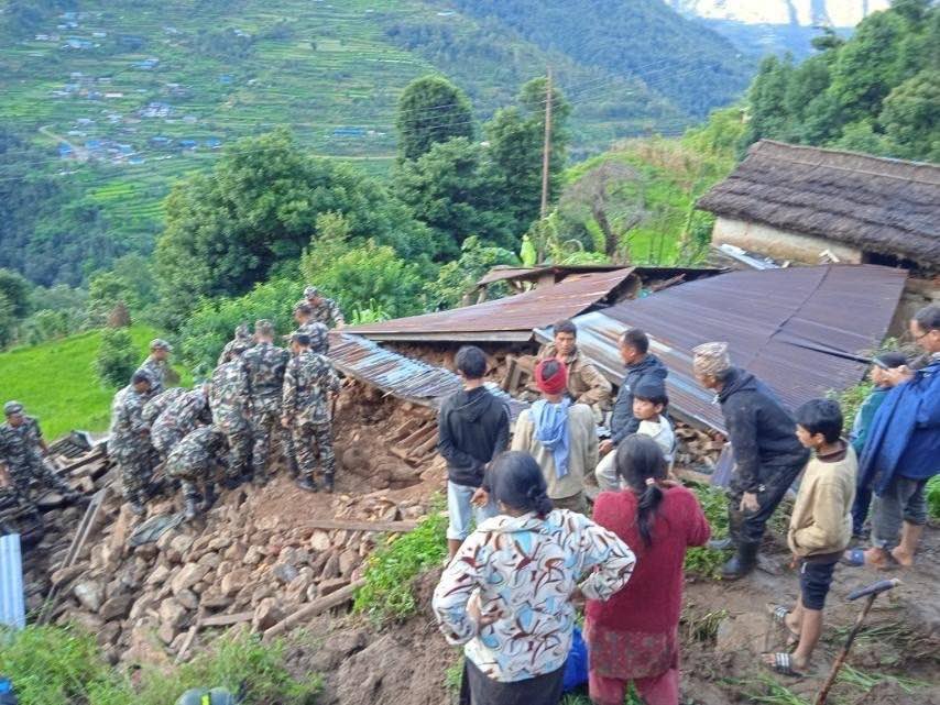 दोरम्बा पहिरो: अझै भेटिएनन् बेपत्ता ३ जना, वर्षाका कारण खोजी कार्यमा कठिनाइ 