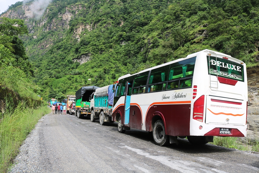 आज र भोली रात्रि बस नचलाउन निर्देशन