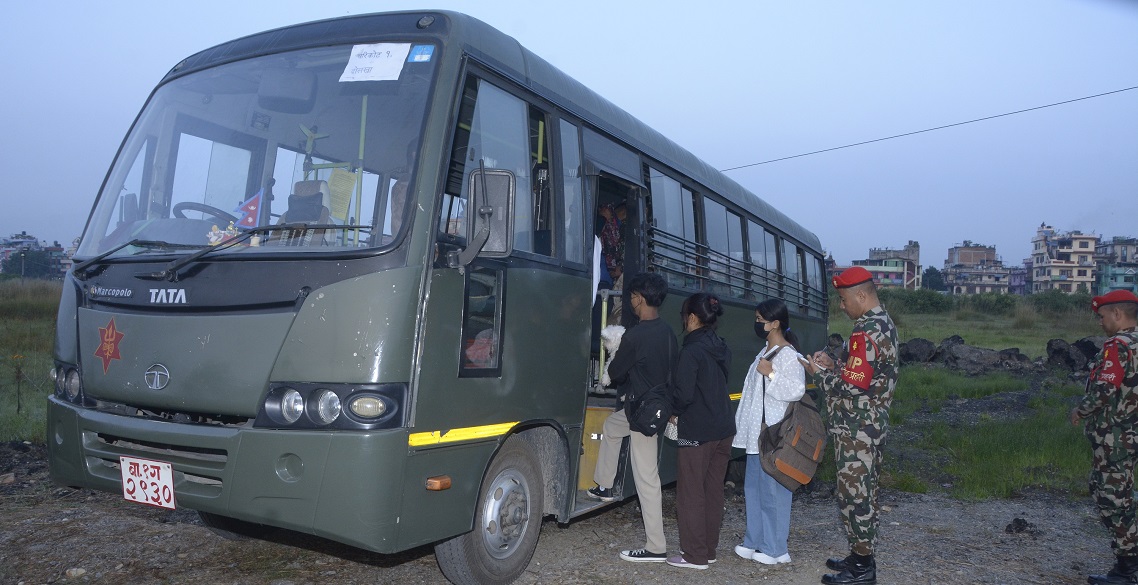 दशैँमा घर जाने सैनिक तथा परिवारलाई यातायात सुविधा