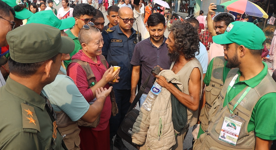 सडकमा आश्रित १३ जनाको उद्धार