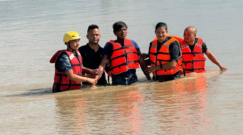 राप्ती नदीमा हाम फालेका व्यक्तिको सकुसल उद्धार