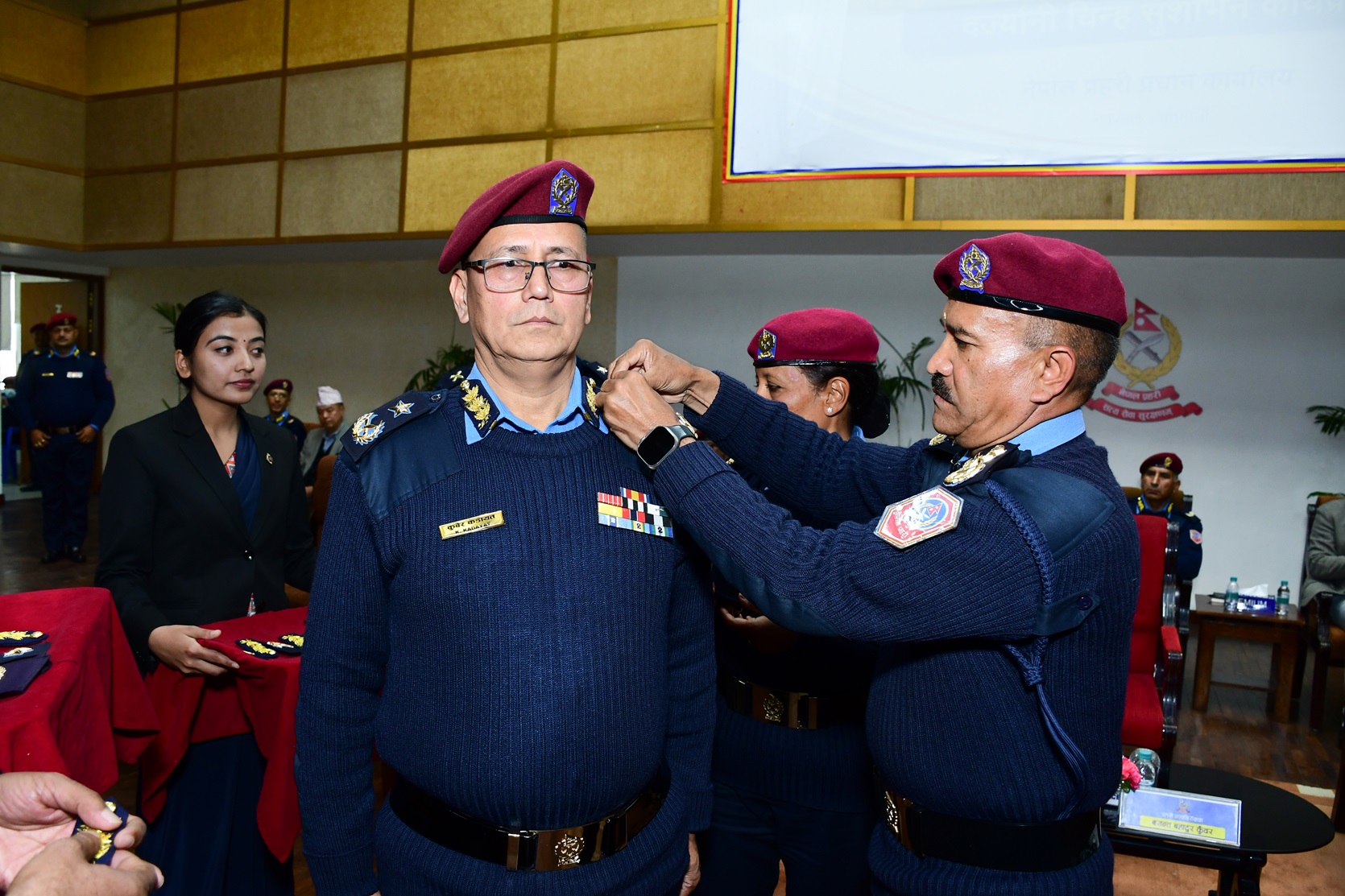 आठ जना प्रहरी अधिकृतहरु दर्ज्यानी चिन्हद्वारा सुशोभित