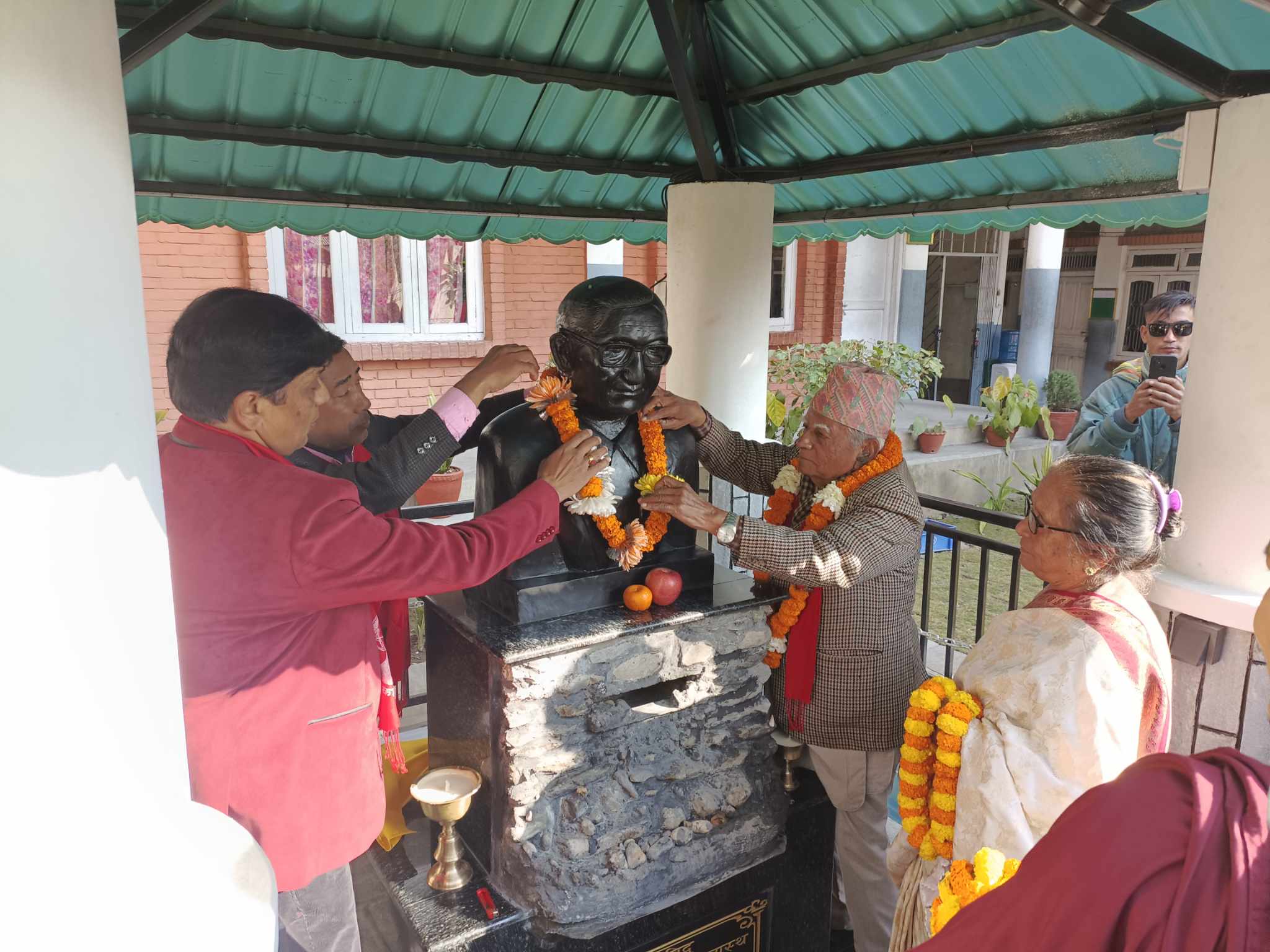 शिक्षाविद् डा. कायस्थको शालिक निर्माण