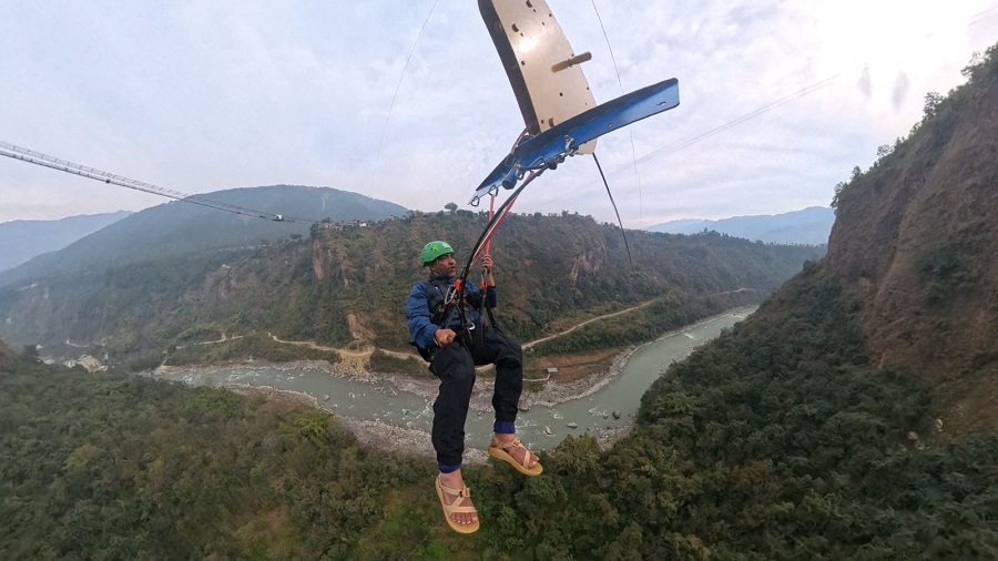 कुश्माको ‘द क्लिफ’मा विश्वकै लामो र अग्लो ‘मेगाट्रोल’ को सफल परीक्षण