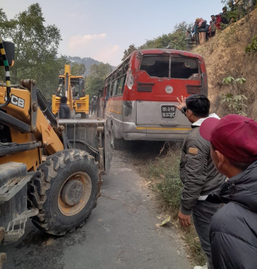 स्कुल बस दुर्घटनामा ६ जनाको मृत्यु