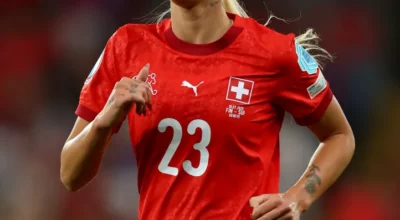 लेहमानः सबैेभन्दा बढी फ्लओर्स भएकी महिला फुटबलर