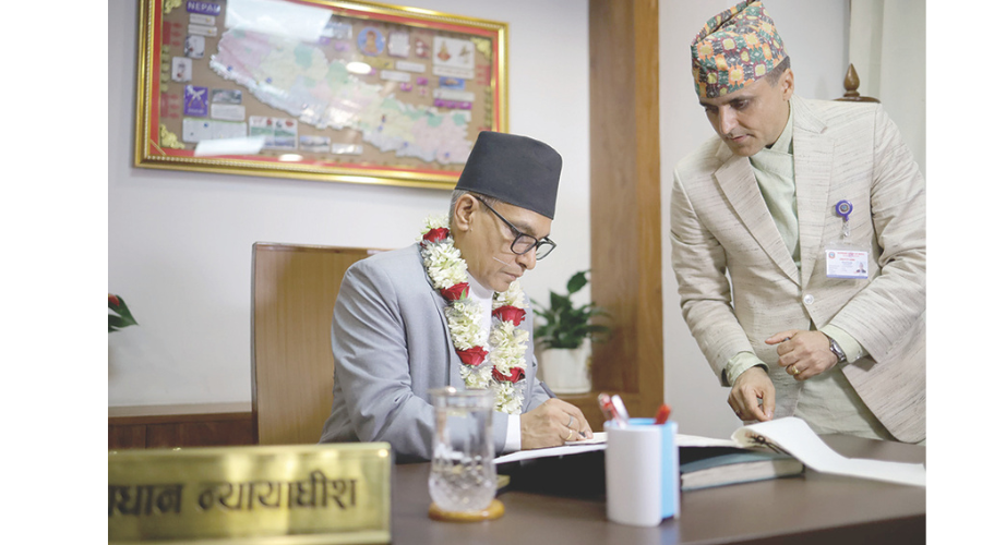 सर्वोच्च अदालतको ३३औं कमान्डर बने शर्मा