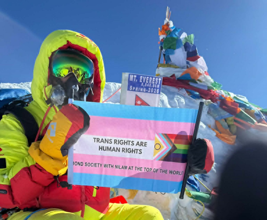 सगरमाथामा पहिलो ट्रान्स महिलाको पाइला, निलमले बनाइन् नयाँ इतिहास