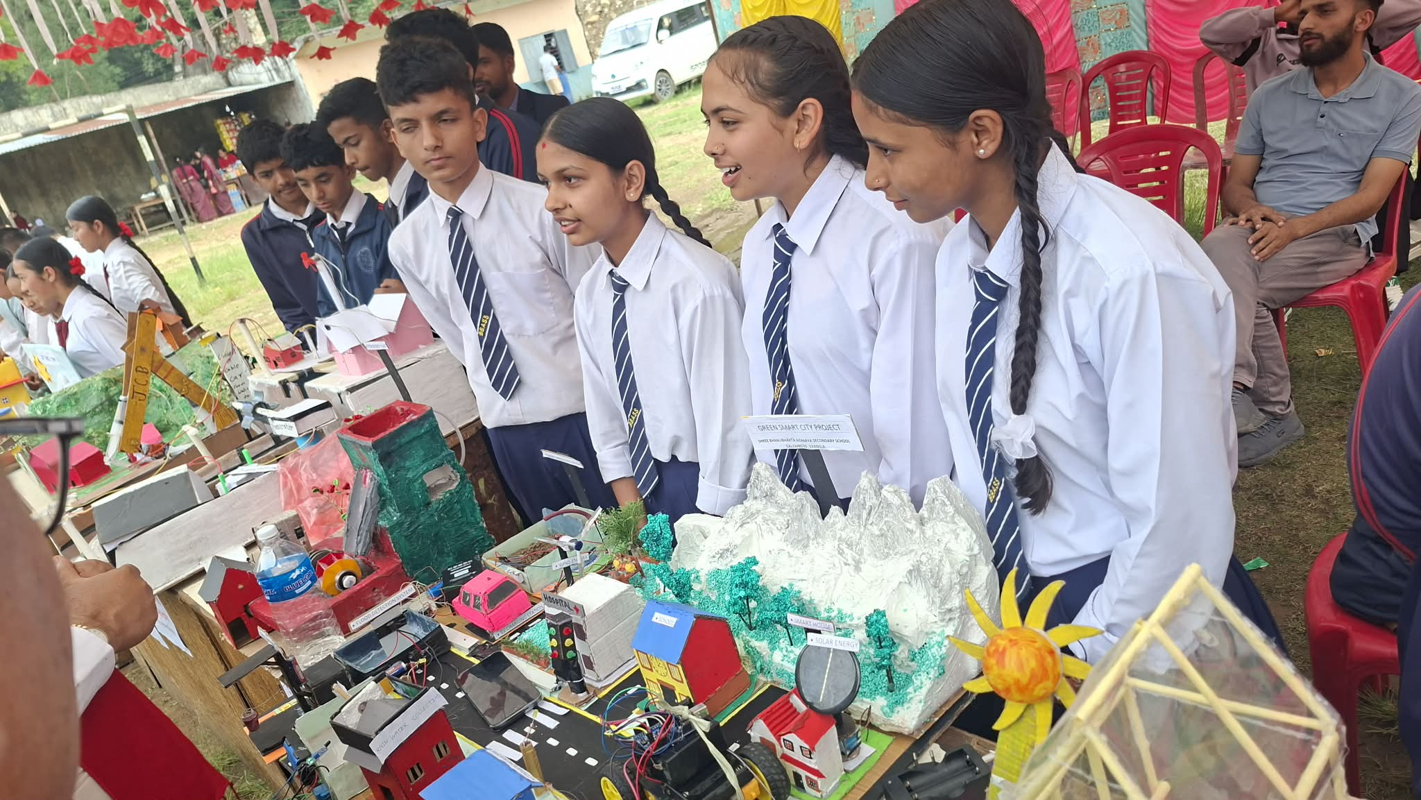 विद्यार्थीका आविष्कार र नवप्रवर्तनले सबैको ध्यानाकर्षण